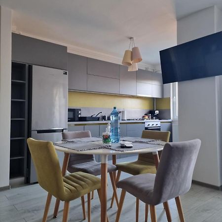 Gray Apartment Nearby Amethyst & Vivo Mall Floreşti 外观 照片